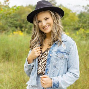 Meet your Posher, Alexis